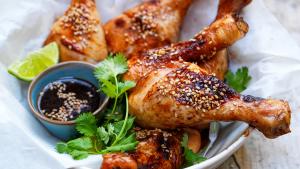 Oosters geglaceerde drumsticks