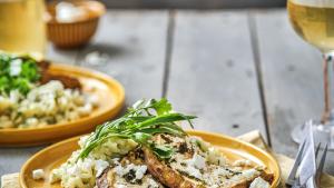 Gegrilde knolselder met kruidenrisotto en feta