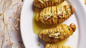 Hasselbackaardappelen met frisse kruiden