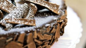 Zachte chocoladetaart met choco-kaasglazuur