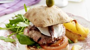 Italiaanse burger met ovenfrietjes