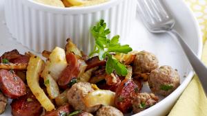Aardappelschijfjes met pikante gehaktballetjes