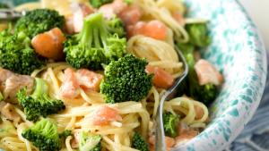 Spaghetti carbonara met zalm en broccoli