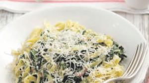Tagliatelle met spinazie, mascarpone en ham