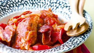 Kip met rode paprika