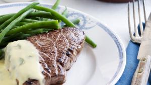 Steak bearnaise met gebakken krieltjes en boontjes