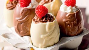 Paaseieren gevuld met chocolademousse