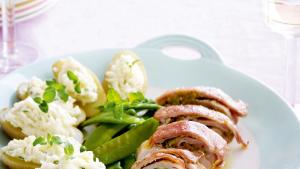 Konijnenrug gevuld met amandelpesto