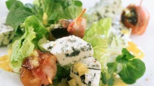 Salade met spekspiesjes en blauwe kaas