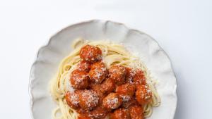 Pasta met balletjes in tomatensaus