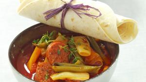 Mexicaanse soep met bonen en chorizo