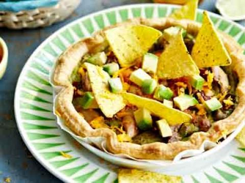 Quiche met kip, avocado en nacho's