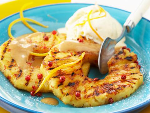 Ananas met peper en vanille-ijs