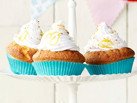 Cakejes-met-citroencrème-en-schuimtopping
