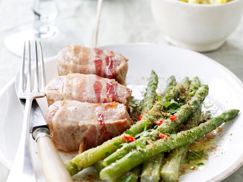 Varkensmedaillons met groene asperges