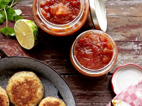 Viskoekjes met tomatenrelish