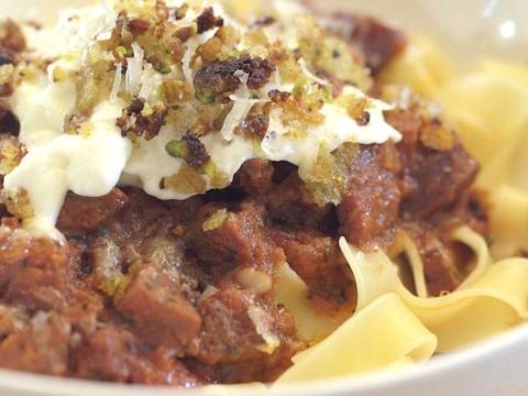 Chorizo bolognese met spaghetti en burrata