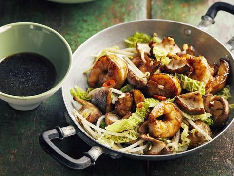Scampi's in de wok met teriyakisaus