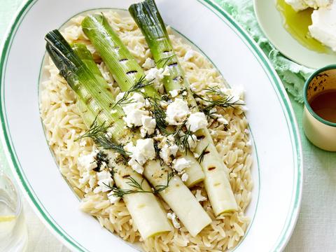 Griekse pasta met gegrilde jonge prei