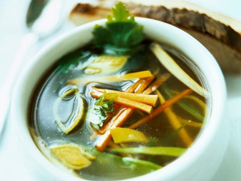 Vleesbouillon met groenten