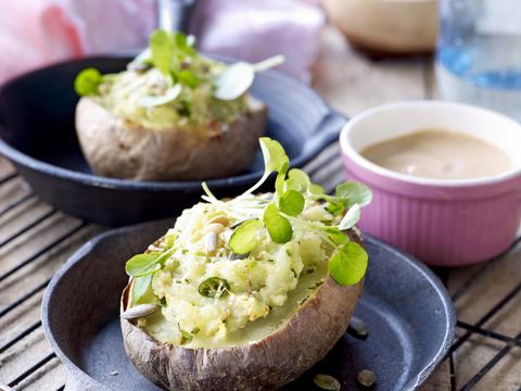 Gevulde aardappel met pittig yoghurtsausje