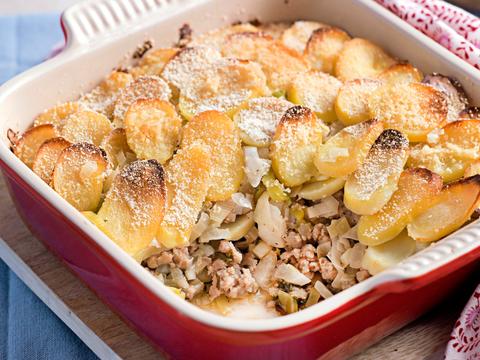 Ovenschotel met gehakt, aardappelen en prei