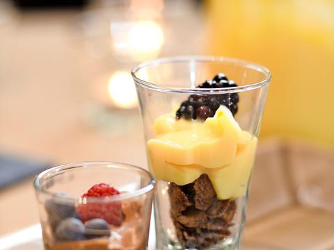 chocolademousse met ananas-limoenpuree