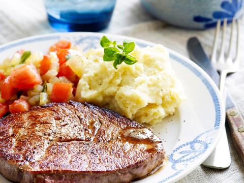 Filet pur met selder, tomaat en puree