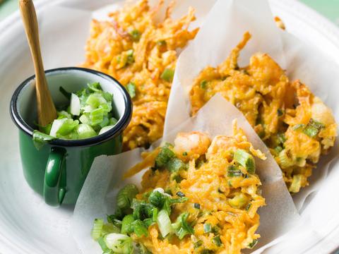 Scampi-aardappelkoekjes met salsa