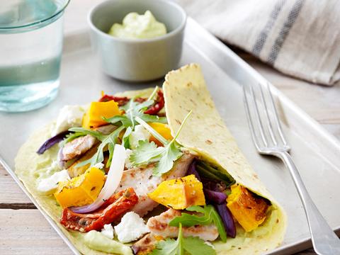 Wrap met pompoen, avocadoroom en kalkoen
