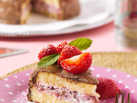 Cake met chocoroom en aardbeien