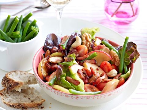 Appel-speksalade met studentenhaver