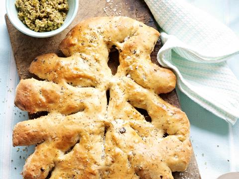 Fougasse met ansjovis en olijventapenade