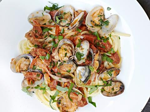 Linguine met palourdes en chorizo