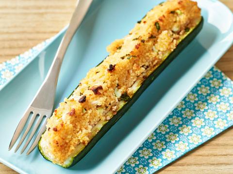 Gevulde courgettes met bulgur, feta en misopasta