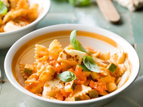 Farfalle met haloumi