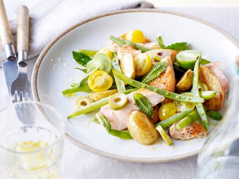 Aardappelslaatje met zalm en prinsessenbonen