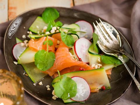 Carpaccio van gerookte zalm en courgette
