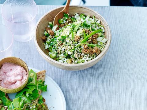 Supercrunchy salade van bloemkool & broccoli