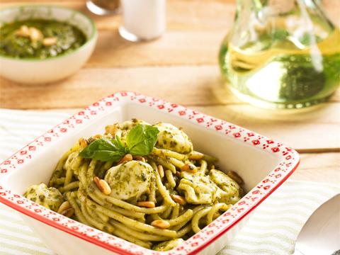 Pasta met pesto en mozzarella