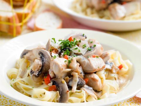 Pasta met kip en champignons