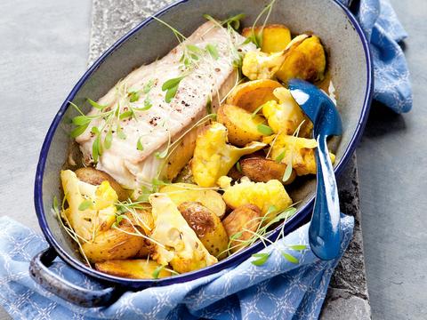 In de oven gebakken zeewolf met bloemkool