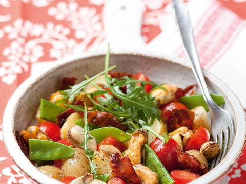 Aardappelsalade met mosselen en spekjes