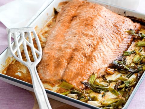 Gelakte zalm met puree van dille en gerookte zalm