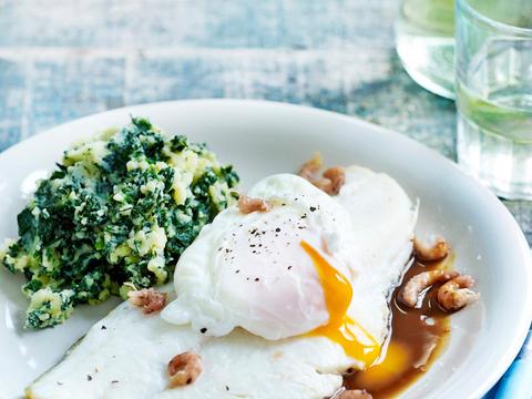 Steenbolk met spinaziepuree en gepocheerd eitje