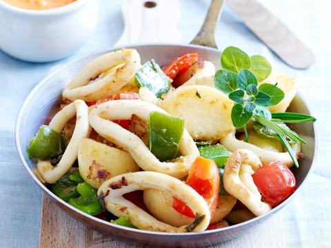 Aardappel-inktvispannetje met paprikadip