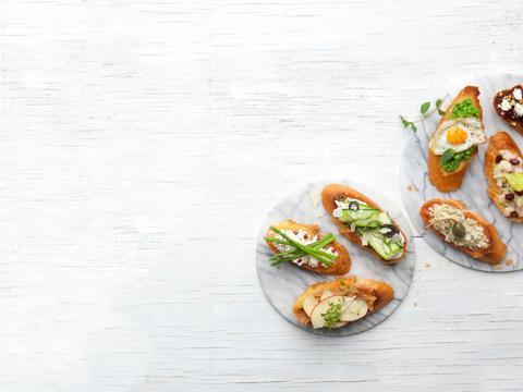 Crostini met ricotta en courgette