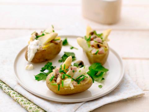 Gevulde aardappelen met asperges en ham