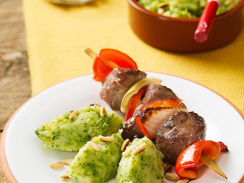 Broccolistoemp met runderspiesjes