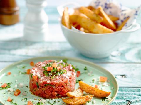 Gebakken aardappelwedges met rundertartaar